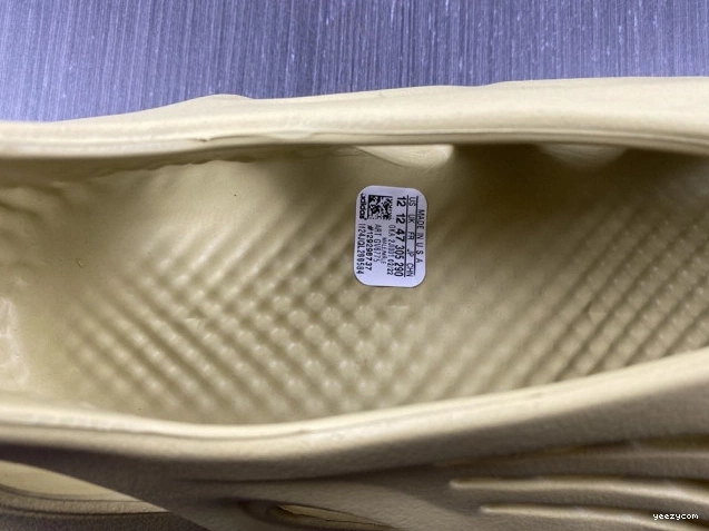 Sulfur GV6775 RNNR Yeezy Adidas Foam 0825